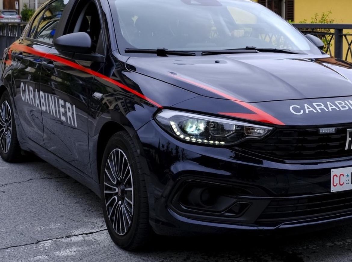 Pavia, due giovani pestati in Strada Nuova: denunciato un 21enne