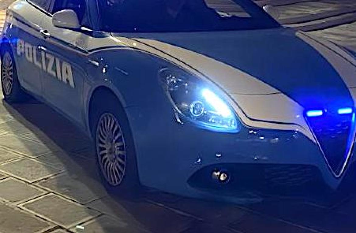 Pavia, ex chiosco di fiori usato come alloggio: scoperto allaccio abusivo alla rete elettrica