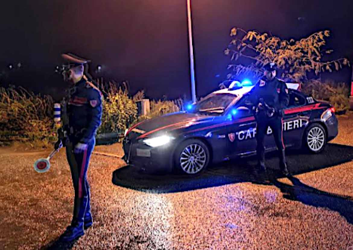 Ubriaco e senza patente: i carabinieri di Vigevano denunciano un 27enne