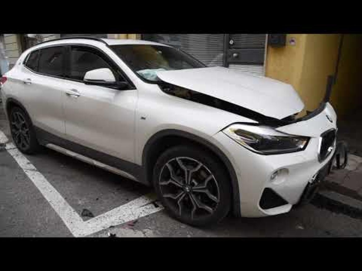 Vigevano, perde il controllo e urta un&rsquo;auto in sosta