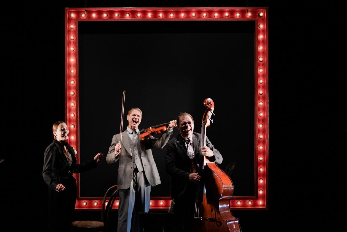 "Tanto vale divertirsi": quando la risata sfida l&rsquo;orrore della Storia