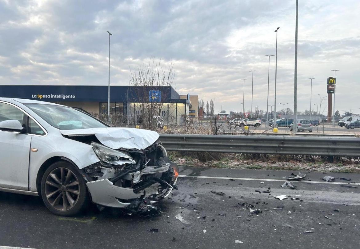 Incidente a Mortara: due auto coinvolte