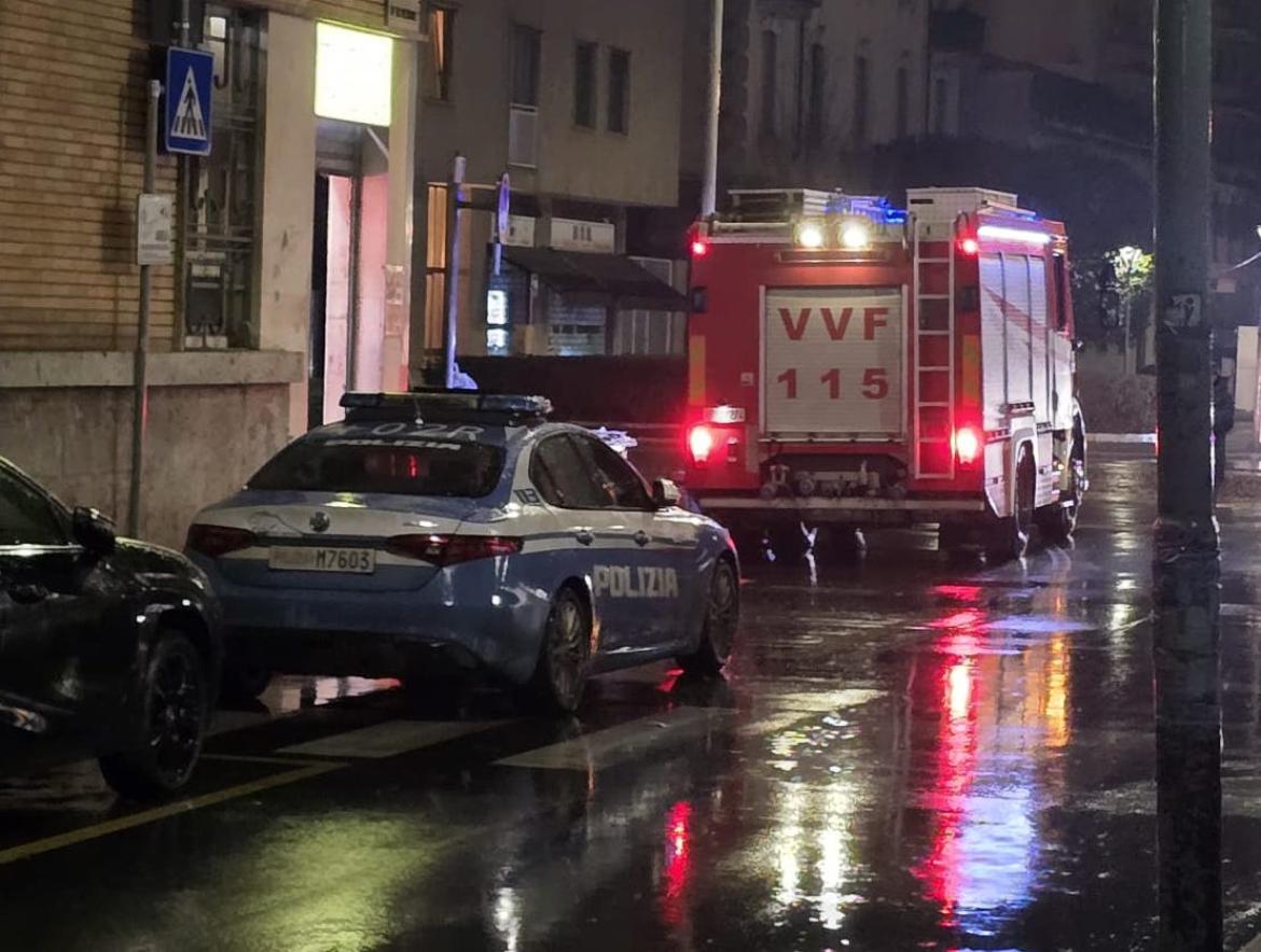 Vigevano, in via Biffignandi inquilinini esasperati da un condomino. Altro intervento di pompieri e polizia