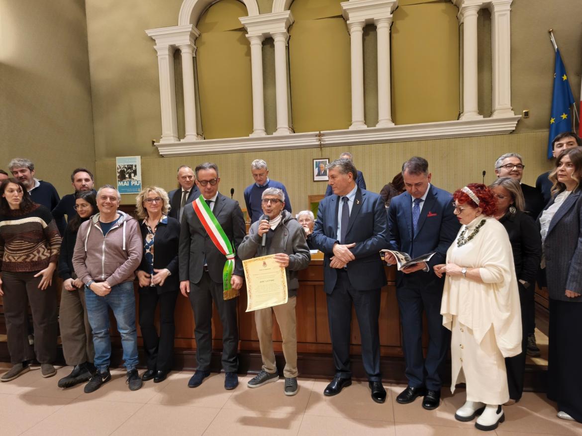 Il fotografo Jos&egrave; Lattari premiato dal Comune di Vigevano