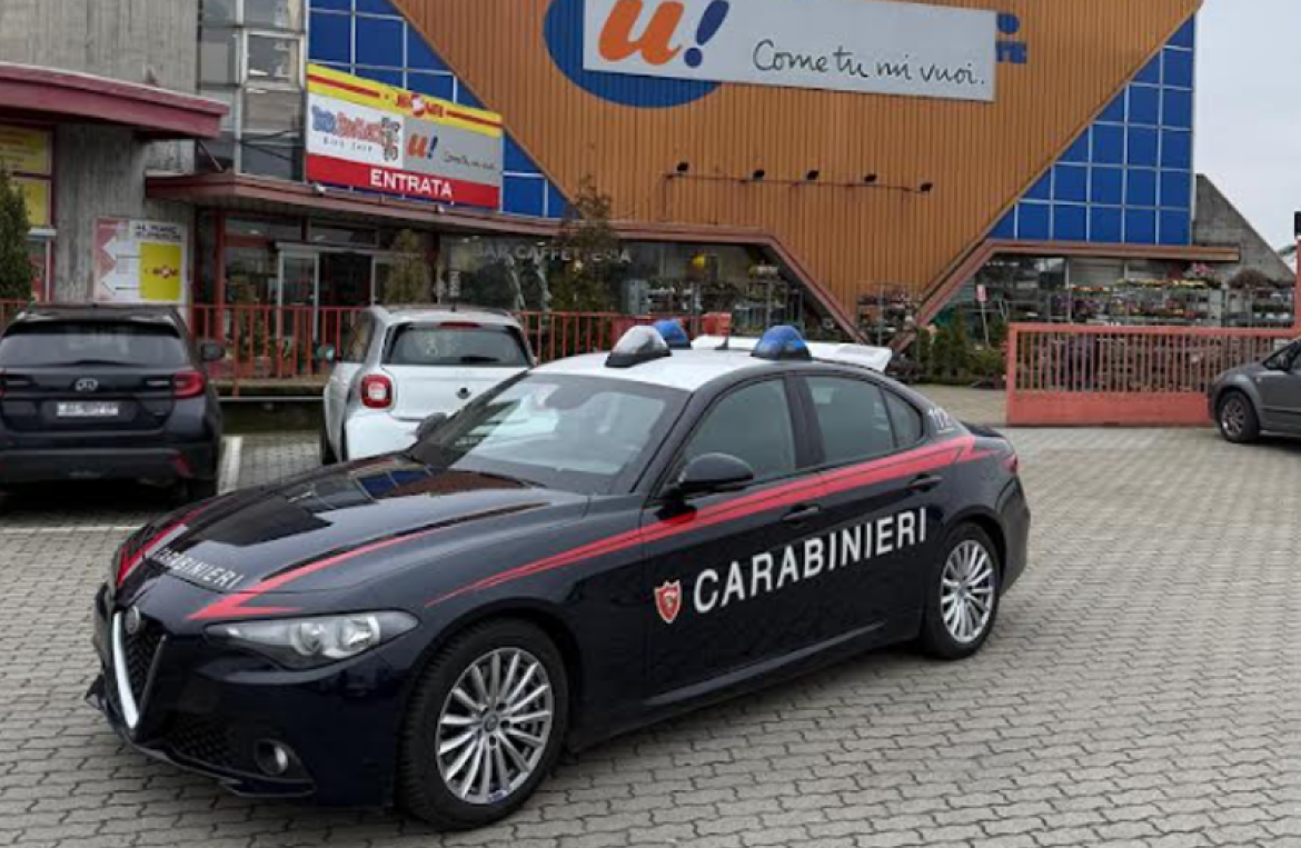 Cassolnovo, rubano dal supermercato cosmetici e oltre 50 bottiglie di alcolici: tre persone denunciate