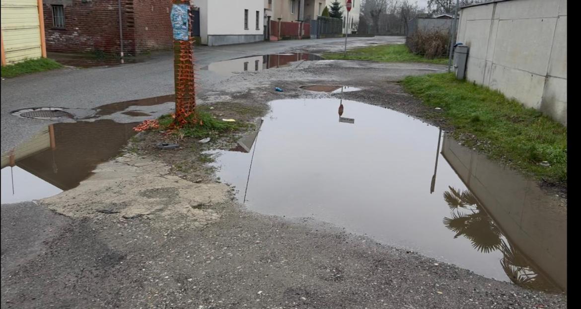 Via Nosotti: voragini e incuria