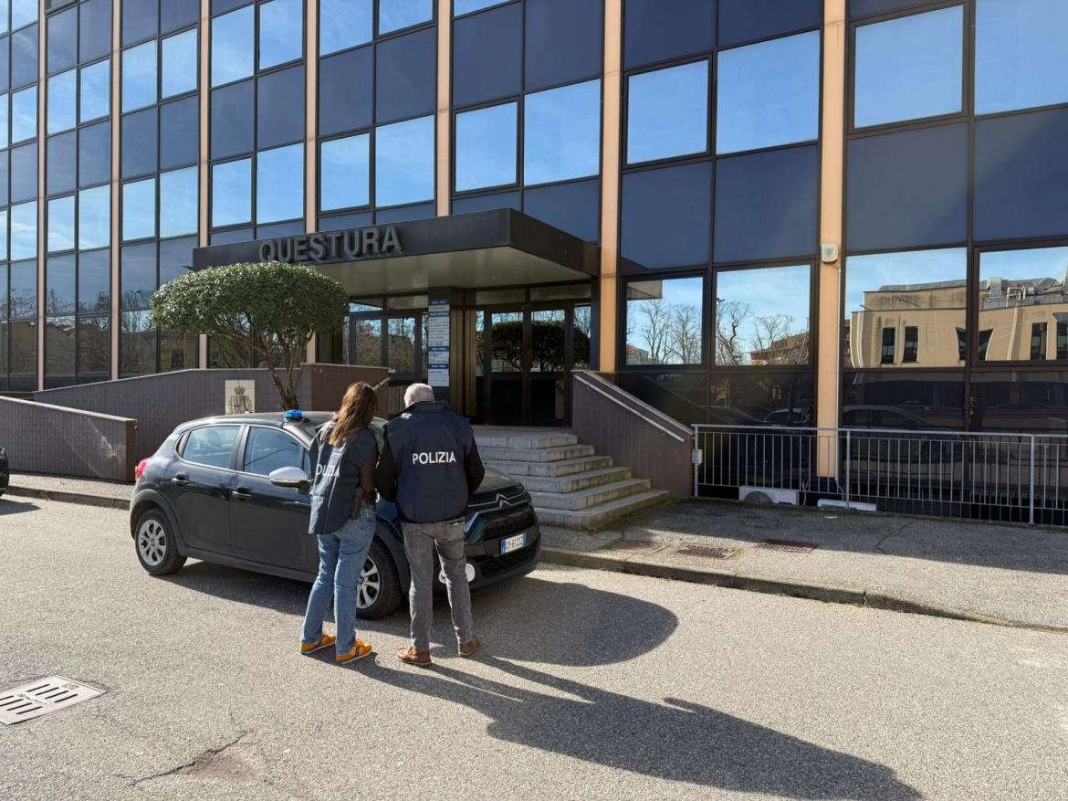 Atti persecutori, lesioni aggravate e odio razziale. Arrestato a Pavia un uomo di 64 anni