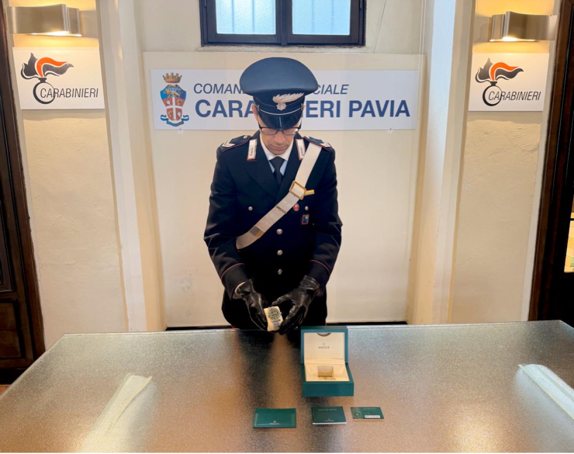 Cerca di vendere un orologio di lusso falso. 81enne scoperto e denunciato