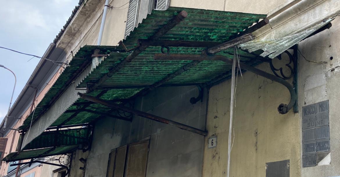 Il Comune chieder&agrave; un controllo ad Ats sulla pensilina che si sgretola