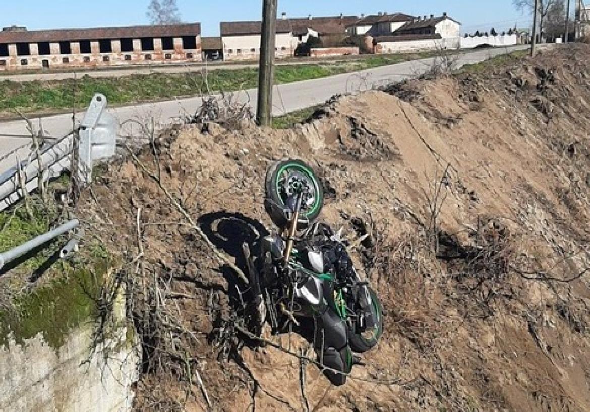 Dorno, fuori strada in moto: ferito un uomo di 38 anni