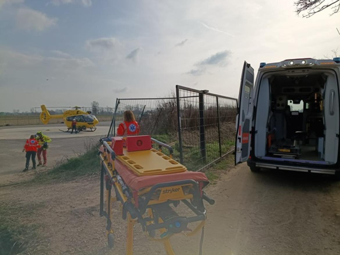 Ottobiano, motociclista cade in pista: trasportato all'Humanitas di Rozzano con l'elisoccorso