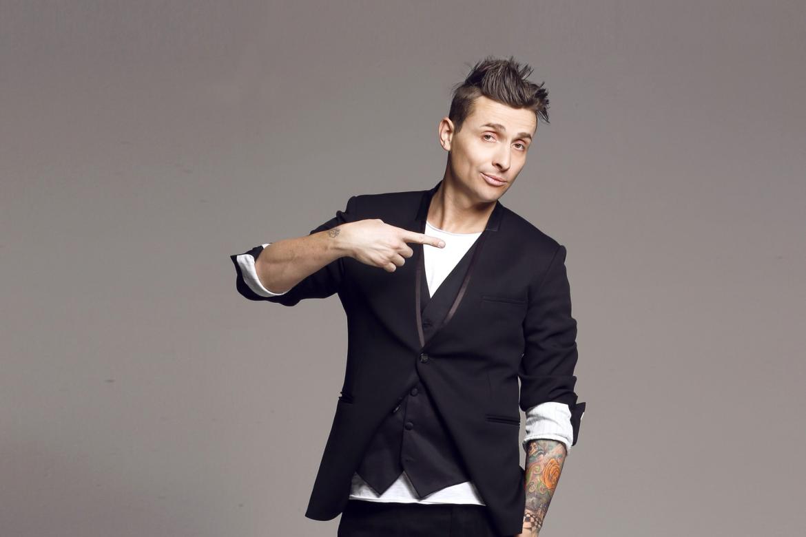 Angelo Pintus in &ldquo;Nabana&rdquo; fa ridere con vita quotidiana e relazioni di coppia