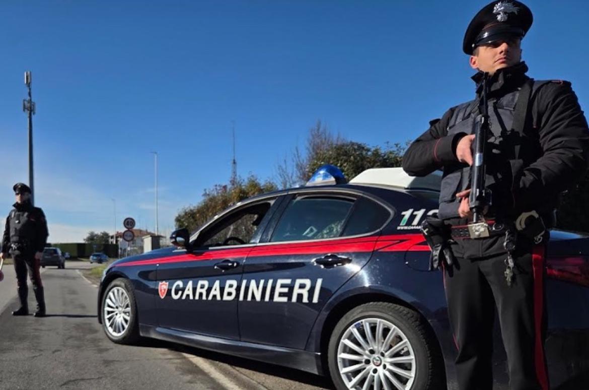 Mortara, i carabinieri denunciano due persone per la truffa dello specchietto