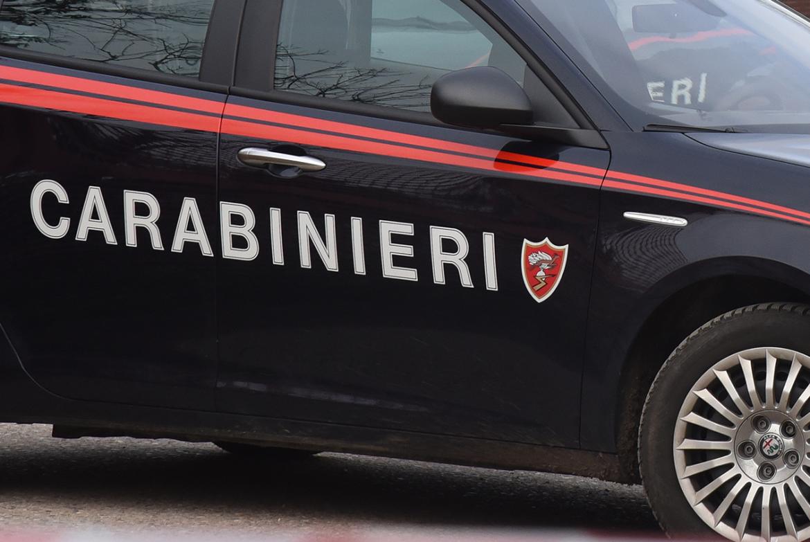 Vigevano, rapinatore messo in fuga a colpi di arti marziali