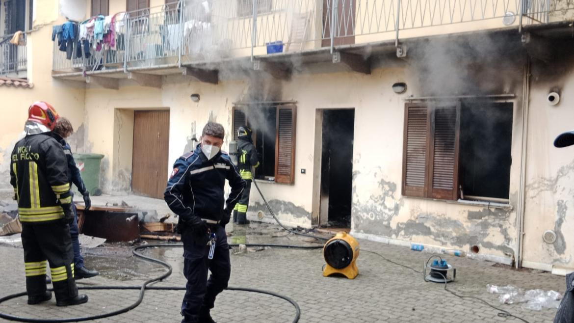 Mortara: incendio in una casa di ringhiera. Evacuate le famiglie