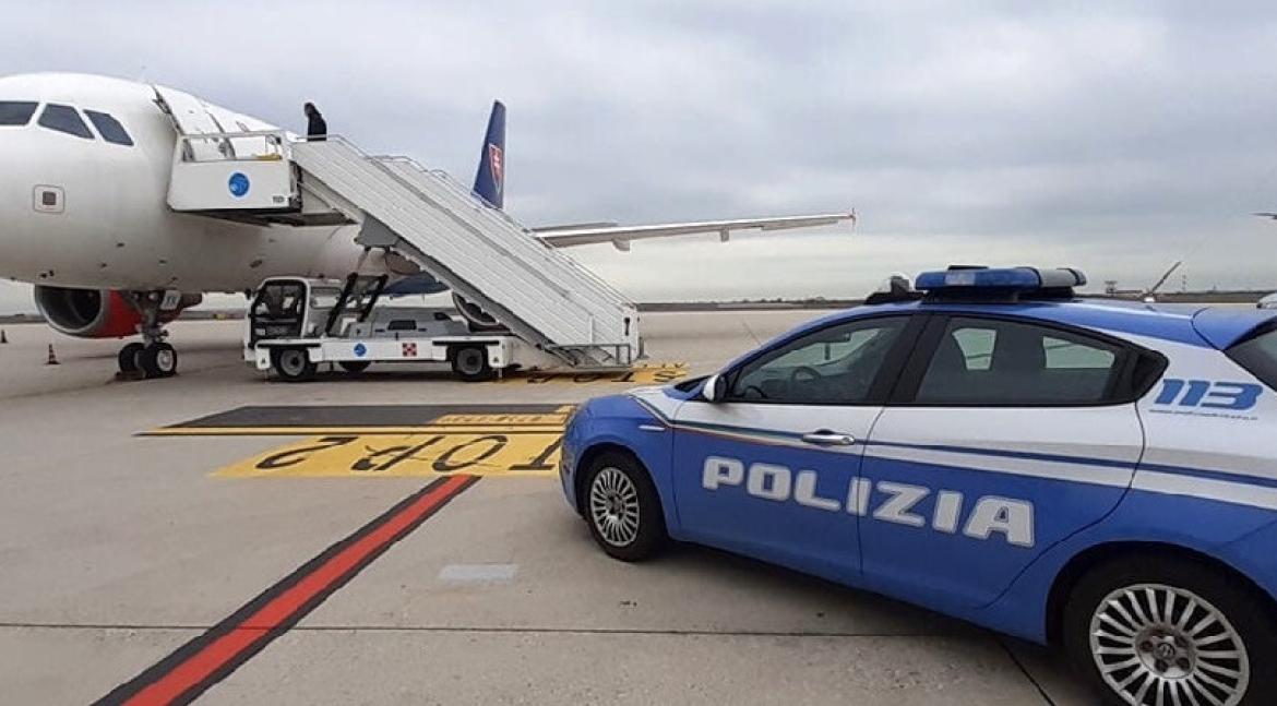 Stalkerizzava una giovane di Robbio ed era a rischio radicalizzazione: tunisino rimpatriato