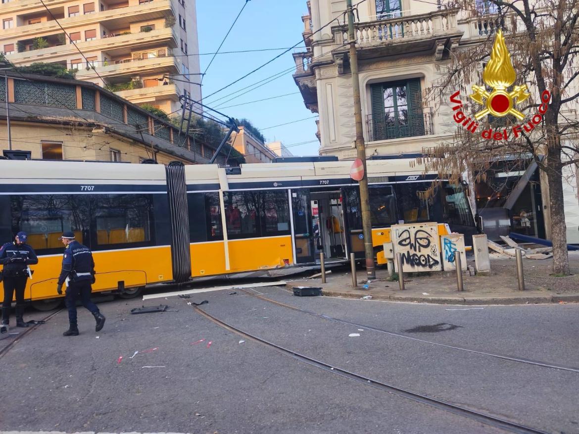 Deragliamento del tram a Milano, oggi l&rsquo;interrogatorio del conducente indagato