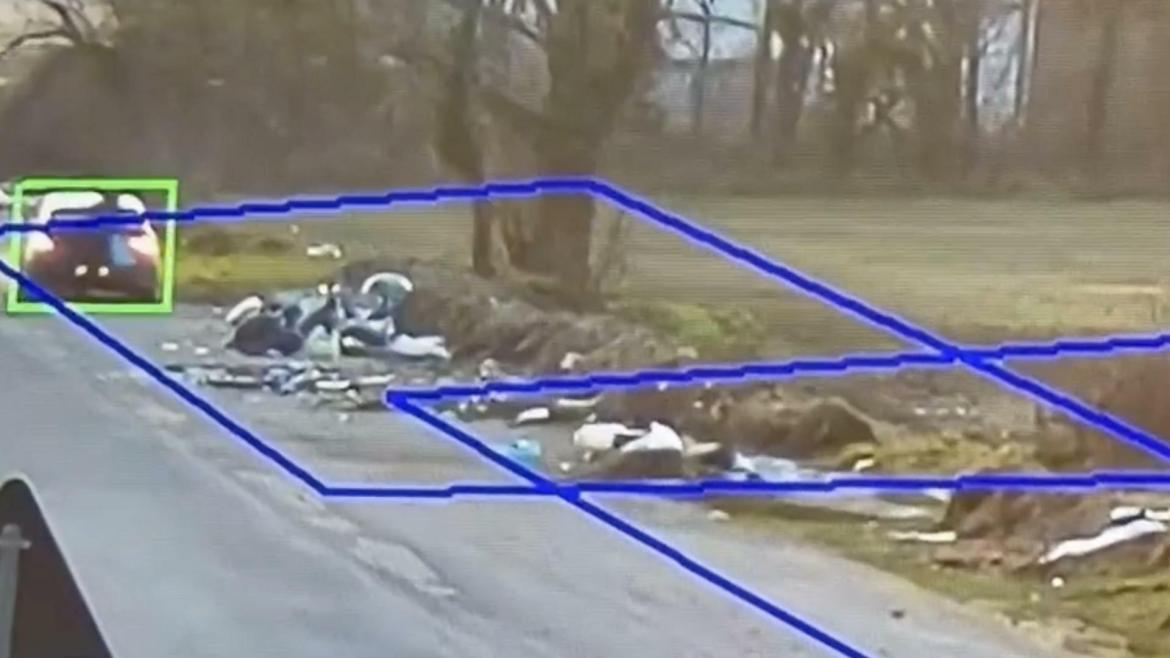 Abbandoni rifiuti, a Gambol&ograve; scattano ancora multe grazie alle fototrappole di ultima generazione