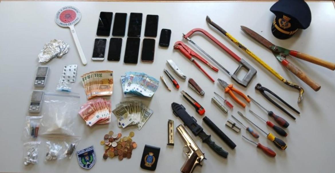 Droga in un alloggio occupato di Abbiategrasso: arrestato 22enne dopo la fuga dalla finestra