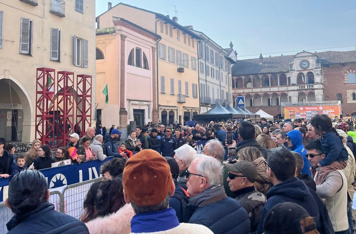 Pavia, zaino abbandonato alla partenza della Milano-Sanremo. Interviene il cane-robot &ldquo;Saetta&rdquo; dei carabinieri