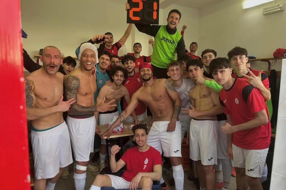 Calcio, Promozione: il Garlasco batte la Paullese e allunga in vetta (2-1), il Robbio pareggia con l'Oriese (1-1)