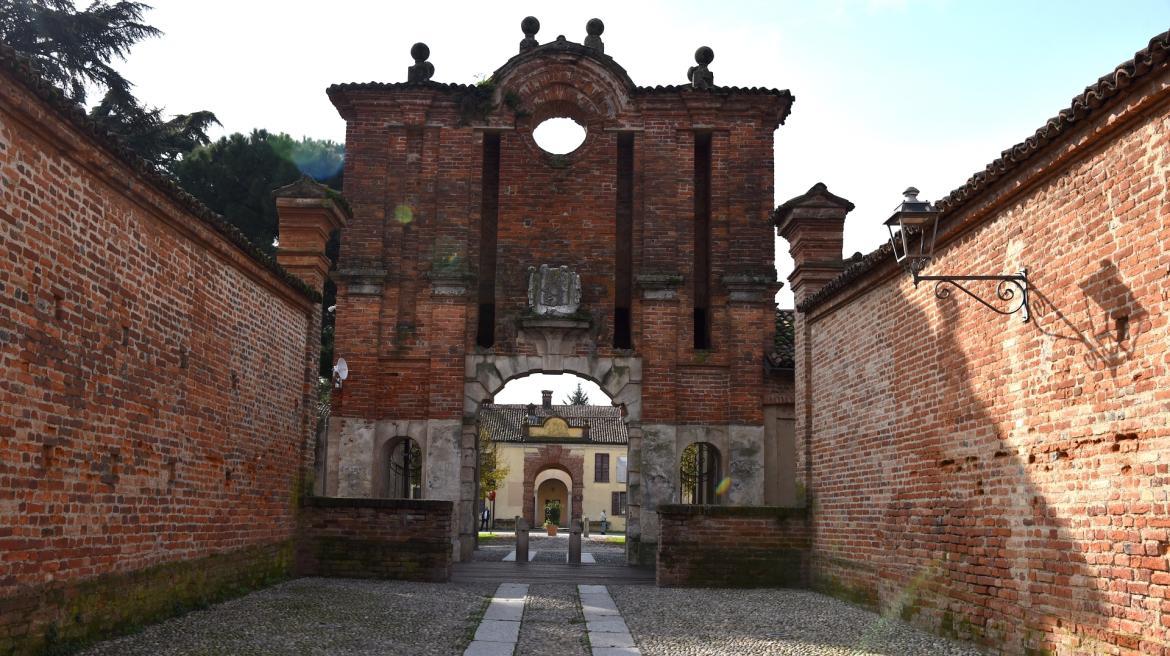 Gambol&ograve;, entra in vigore l&rsquo;ordinanza anti-bivacchi: multe da 100 euro in centro e nelle frazioni 