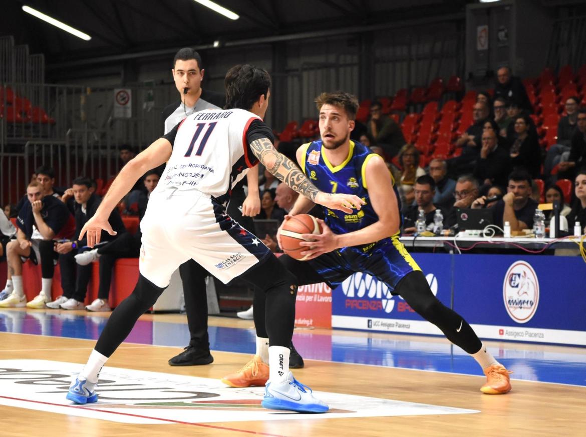 Basket, serie B; Elachem Vigevano da batticuore: decide una tripla di Corgnati (75-78)