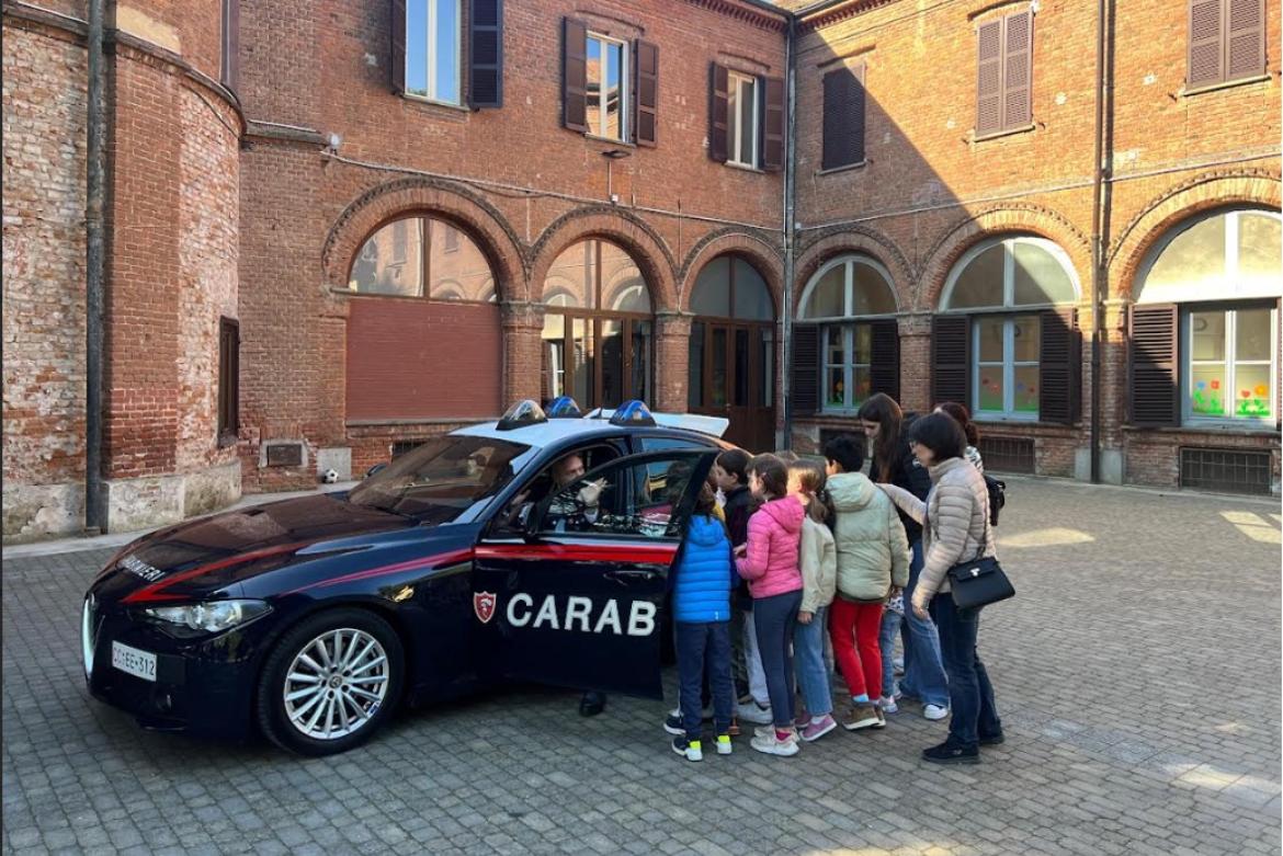 Vigevano, i bambini incontrano i Carabinieri all&rsquo;istituto San Giuseppe