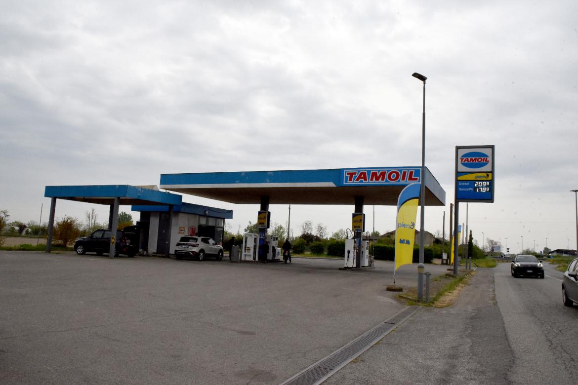 Tagliano la colonnina ma suona l'allarme. I ladri fuggono a mani vuote