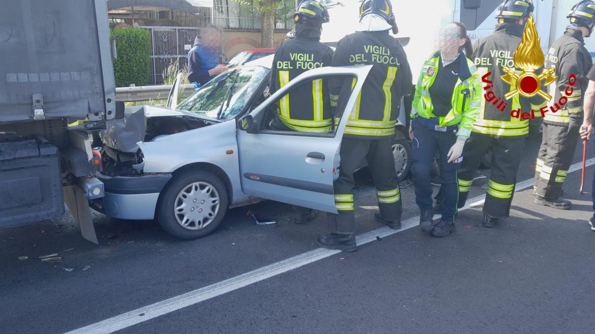 Tamponamento a catena sulla Vigevanese: tre feriti, traffico rallentato a Gaggiano