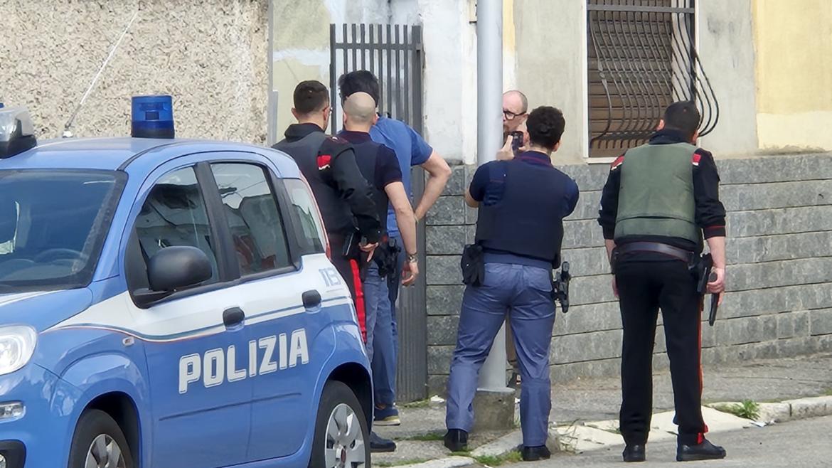 Vigevano, spari in via Gravellona: polizia e carabinieri sul posto. Strada chiusa