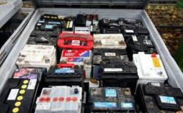 Batterie esauste senza permessi, denunciati due rumeni