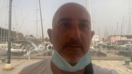 Vaccinato, ha il raffreddore: tampone positivo. Resta bloccato in Sardegna