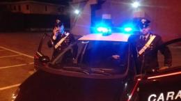 Ubriachi, rubano il camion dei rifiuti per tornare a casa: nei guai due ventenni