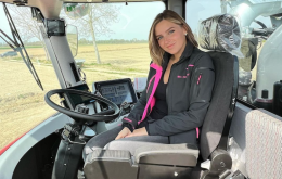 Trecentomila followers: Yuliya, la blogger che parla di agricoltura e trattori