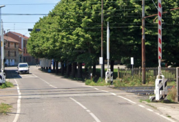 Auto contro il passaggio a livello di Sartirana. Un ferito lieve
