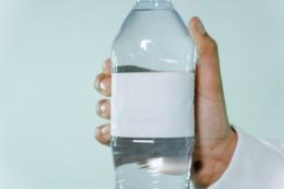 Malore dopo aver bevuto da una bottiglietta d’acqua: disposte delle verifiche