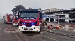 Vigevano, incendio devasta un’attività in viale Industria
