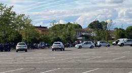 Vigevano, si ritrovano con i motorini nel parcheggio del palaElachem: interviene la polizia locale
