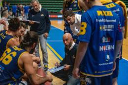 Basket, serie A2, adesso è ufficiale: coach Lorenzo Pansa guiderà la Elachem Vigevano anche la prossima stagione