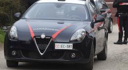 Accerchiato e preso a bastonate in stazione a Parona da un gruppo di giovani: identificato uno degli aggressori. È un collega di lavoro