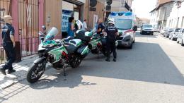 Vigevano, apre la portiera e centra la ciclista: quarantottenne finisce in ospedale