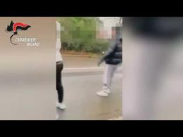 Magenta, aggrediscono dei compagni a sprangate fuori dalla scuola. Tre minori in comunità