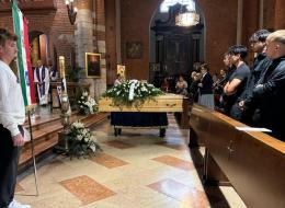 Mortara, questa mattina l'ultimo saluto al diciottenne scomparso giovedì