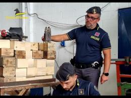 La Guardia di Finanza di Pavia scopre una fabbrica di pallet contraffatto