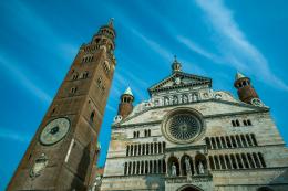 Confronti tra città di medie dimensioni: il modello-Cremona sui servizi sociali digitali