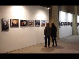 La fotografia esplora l'interazione tra uomo e intelligenza artificiale: una mostra a Vigevano