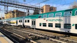 Ritardi e disagi sulla linea Milano-Mortara a causa di un passaggio a livello danneggiato