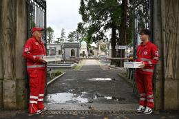 Raccolta fondi al cimitero, un appuntamento Cri da 40 anni
