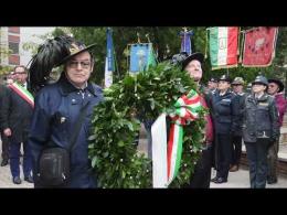 Le celebrazioni del 4 novembre, l'inno cantato dai ragazzi della media Bussi